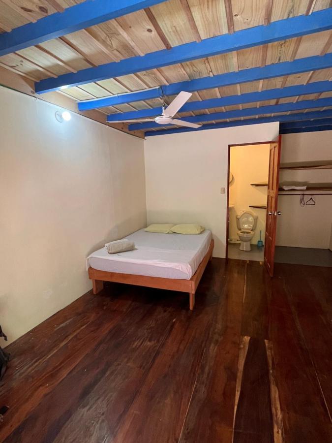 Hostel Tuanis Surf Camp Playa Santa Teresa  Exterior photo